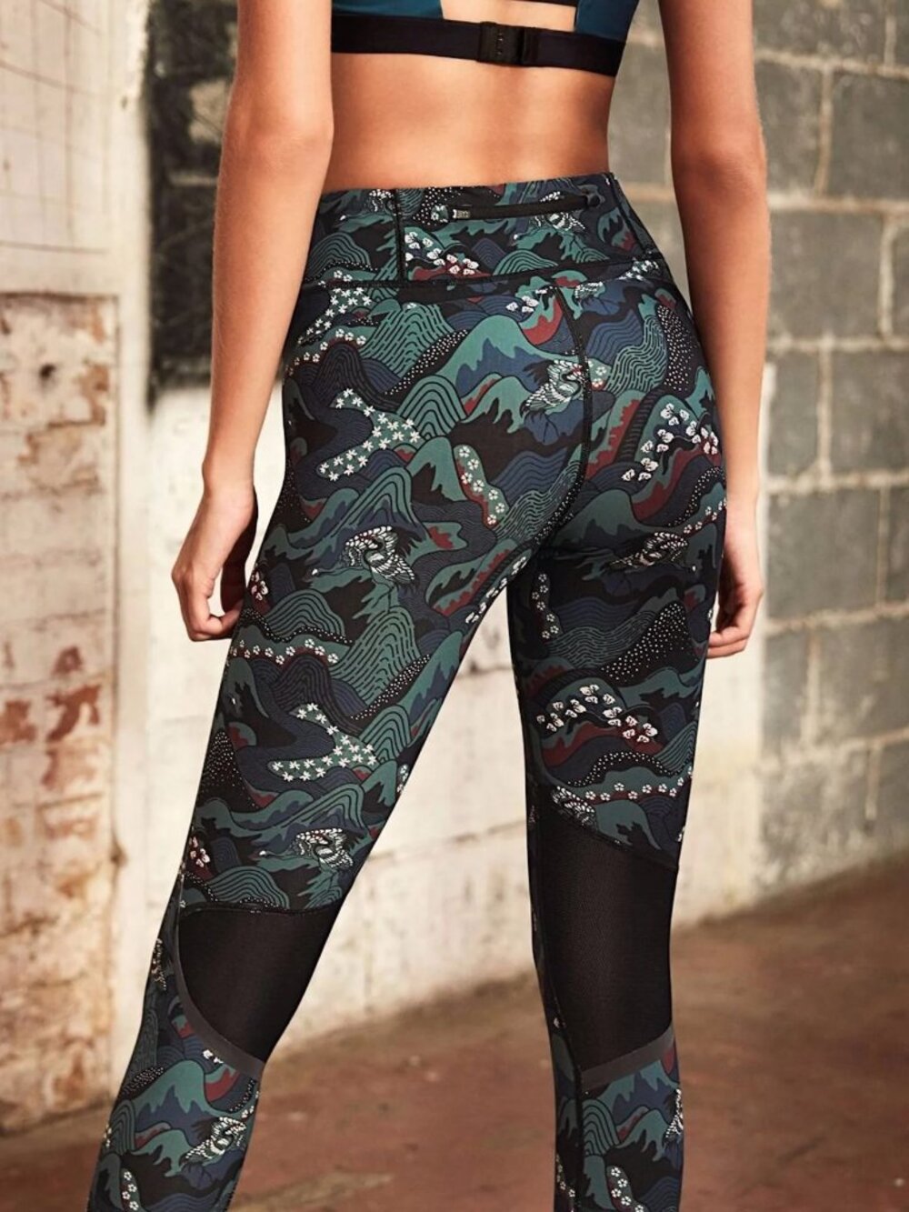 Sweaty Betty Zero Gravity Run Leggings Mountain Print Size Small SHORT S EUC